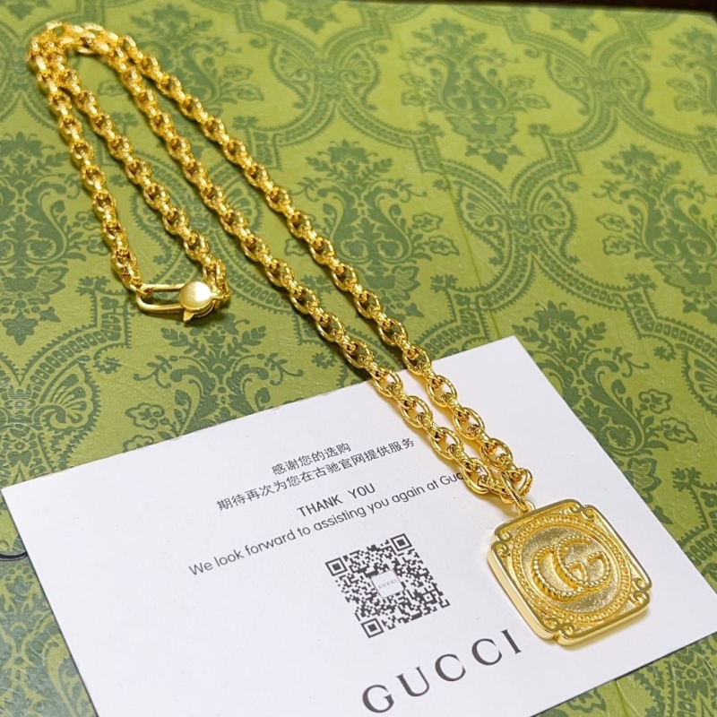 G*u*i necklaces